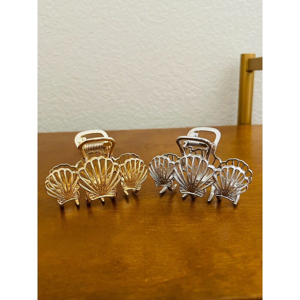 Two Metal Shell Hair Clips - Picture 2 of 3